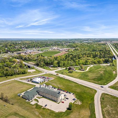 Boarders Inn & Suites By Cobblestone Hotels - Shawano Exteriér fotografie