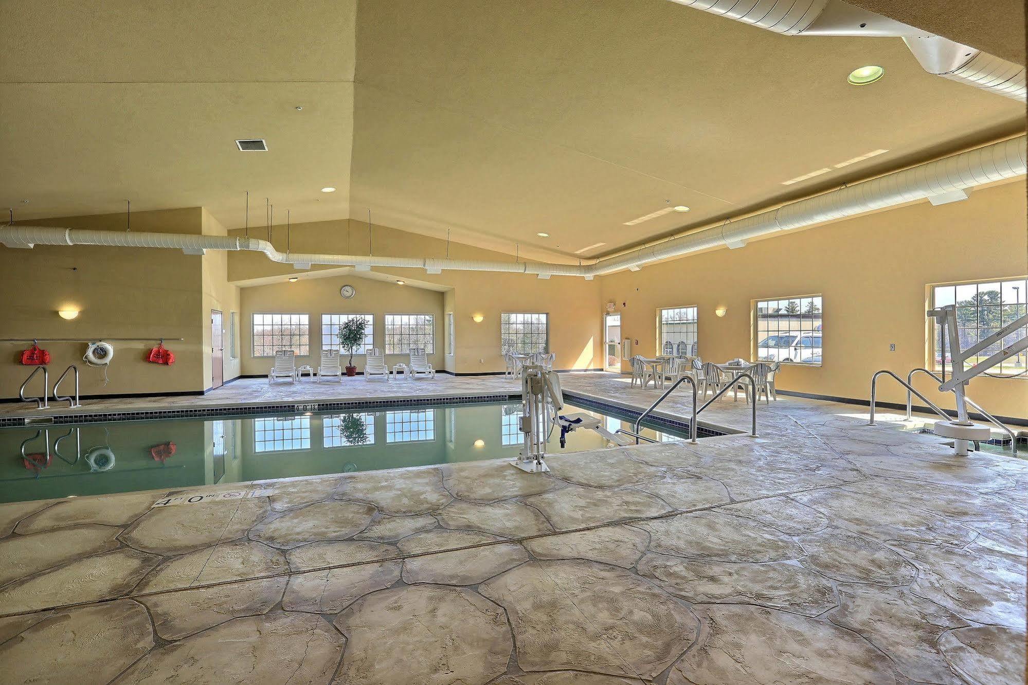 Boarders Inn & Suites By Cobblestone Hotels - Shawano Exteriér fotografie